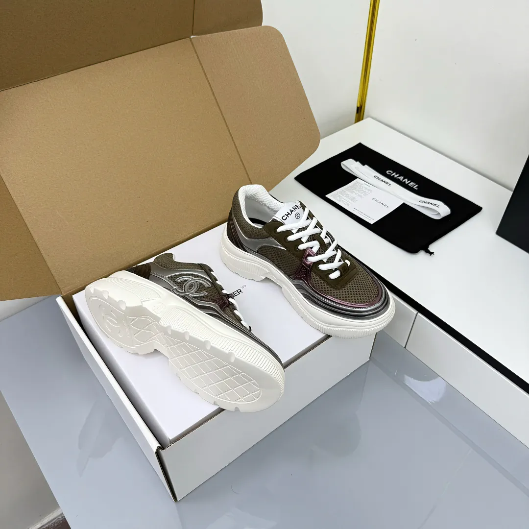 👟👟Ex-factory price 660👟👟 Chanel bread shoes ~ original calfskin panda shoes Chanel 25C latest hot style panda black and white sports shoes casual sneakers Xiaoxiang hot item classic black and white panda color coco girls must pay Fabric: original custom mixed sheepskin lining: original imported breathable mesh lining outsole: Original molded rubber + TPU combination Size: Women's 35-41 Buy now👉 Buy now👉